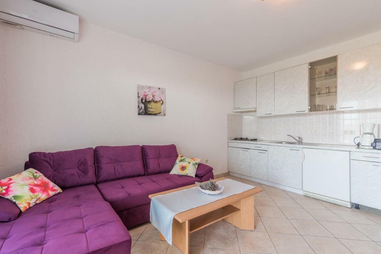 Pansion Dujmovic 1 Apartment Malinska Exterior photo