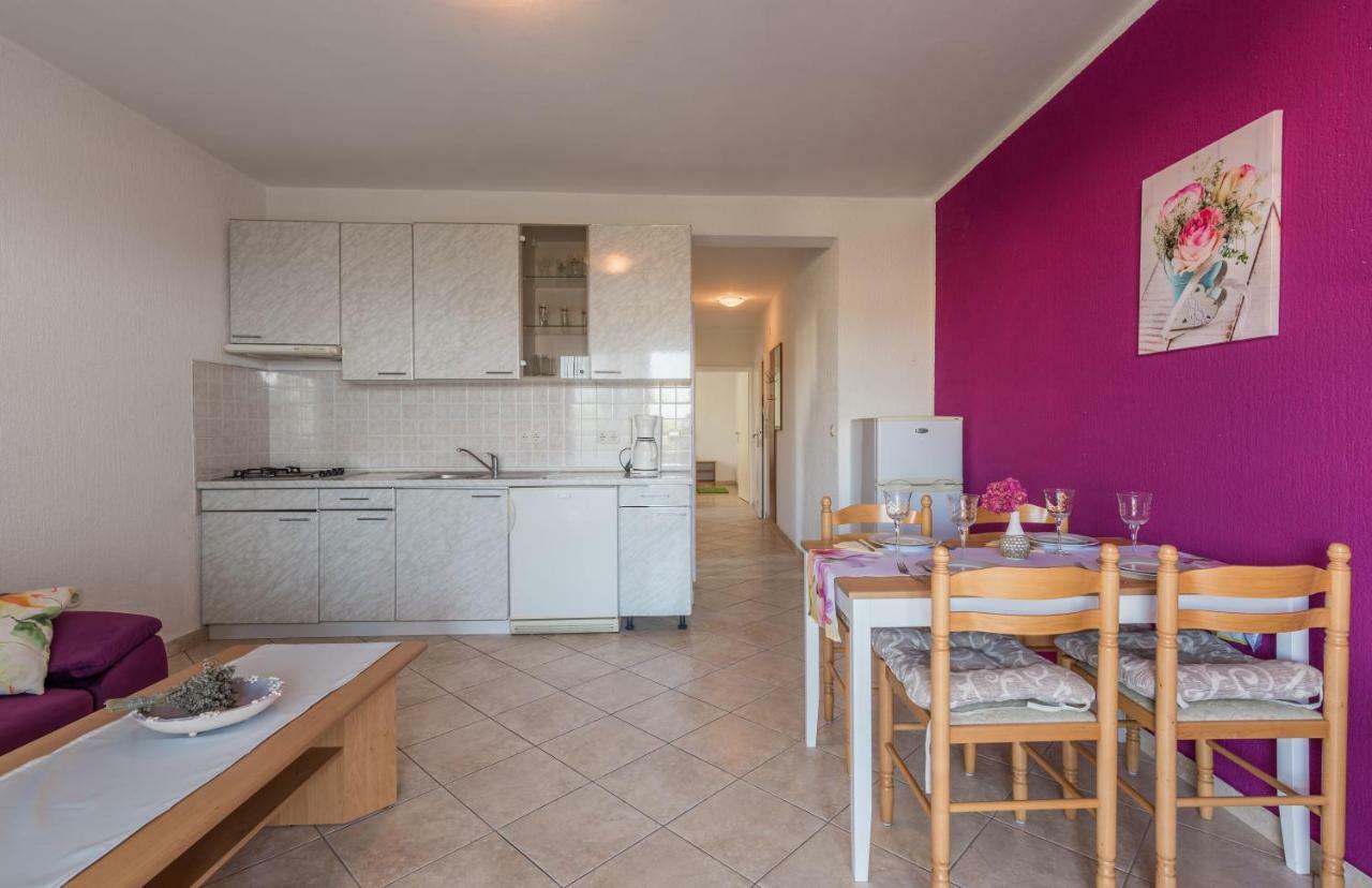Pansion Dujmovic 1 Apartment Malinska Exterior photo